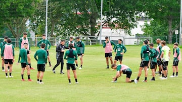 El descenso deja la plantilla del Racing de Ferrol con solo dos futbolistas.