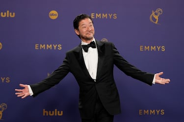 Tadanobu Asano durante la alfombra roja de los premios Emmys 2024 celebrados en el teatro Peacock de Los Ángeles.