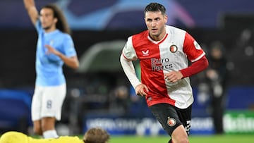 Feyenoord's Mexican forward #29 Santiago Gimenez celebrates after scoring his team's third goal during the UEFA Champions League Group E football match between Feyenoord and Lazio at The De Kuip Stadium, in Rotterdam on October 25, 2023. (Photo by JOHN THYS / AFP)