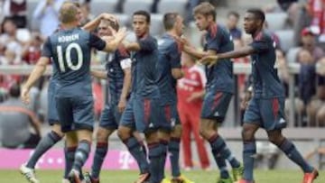 Los jugadores celebran uno de sus goles al Barcelona.