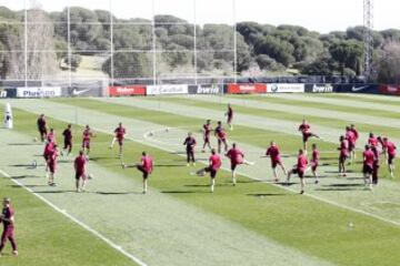 10/03/17 ENTRENAMIENTO ATLETICO DE MADRID GRUPOEn el entrenamiento pudieron verse las novedades que presentará la lista del Atlético de cara al encuentro ante el Granada.