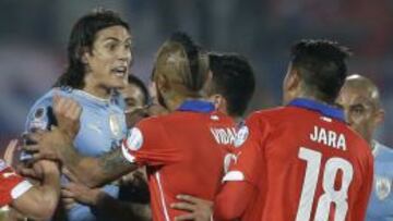 La expulsi&oacute;n de Cavani por propinar un leve manotazo a Jara