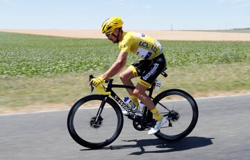 Elia Viviani del Deceuninck-Quick Step ganó la cuarta etapa del Tour de Francia 2019, mientras que su compañero Julian Alaphilippe se mantiene como líder de la clasificación general. Egan Bernal se mantiene como el mejor colombiano en la sexta casilla.