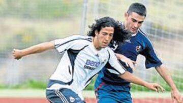 <b>SUPERIORIDAD. </b>El Castilla fue mejor que la Sub-19. En la imagen Parejo cubre el balón ante Adrián.