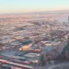 Impresionante: el aterrizaje de un avión en Barajas con la tremenda nevada de Madrid