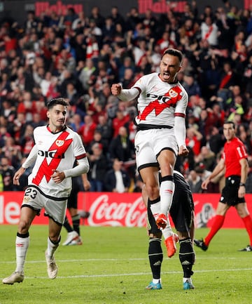 2-2. Álvaro García celebra el segundo gol.