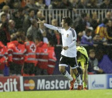 2-1. Gayá celebró el segundo gol che que anotó Mitrovic en propia puerta.