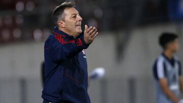 Futbol, Universidad de Chile vs Huachipato
 Tercera fecha, campeonato nacional 2019
 El entrenador de Universidad de Chile Franz Kudelka da instrucciones a sus jugadores durante el partido de primera division contra Huachipato disputado en el estadio Nacional de Santiago Chile.
 02/03/2019
 Andres Pina/Photosport
 
 Football, Universidad de Chile vs Huachipato
 3th date, 2019 National Championship
 Universidad de Chile&#039;s manager Franz Kudelka instructs his players during the first division match against Huachipato held at the National stadium in Santiago, Chile.
 02/03/2019
 Andres Pina/Photosport