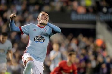 Iago Aspas celebrates scoring Celta's second goal against Barcelona. (2-2)