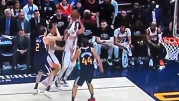 El triple que Ricky nunca esperó meter: atentos a lo que le hace su propio compañero