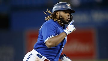 El infielder de los Blue Jays conect&oacute; su home run n&uacute;mero 45 de la campa&ntilde;a y adem&aacute;s de ser l&iacute;der de la MLB, aspira a lograr la Triple Corona.