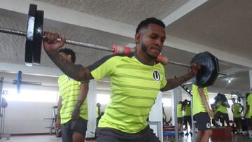 Alberto Quintero trabaja en las instalaciones de Universitario en la pretemporada 2018.