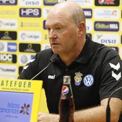 Mel: "Dependemos de un papel que diga que Viera puede jugar y ese papel no ha llegado"