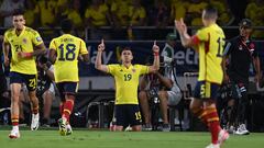 Rafael Santos Borré en un partido de la Selección Colombia.