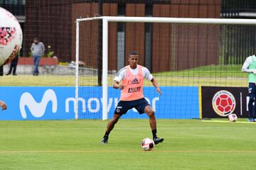 En la sede de la Federación Colombiana de Fútbol, en Bogotá, los convocados por Reinaldo Rueda para el morfociclo de la Selección Colombia tuvieron su primer día de entrenamiento. 