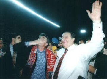 Con Radomir Antic, entrenador del doblete en 1996.