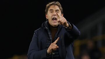 Julen Lopetegui, nuevo entrenador del Wolverhampton, da instrucciones durante un amistoso.