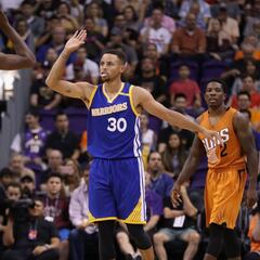 Curry y Durant suman 65 puntos y rescatan a unos flojos Warriors