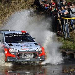 Dani Sordo corre en Portugal como si estuviera en casa