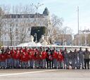 Las jugadoras del Atleti visitan Neptuno con la Supercopa