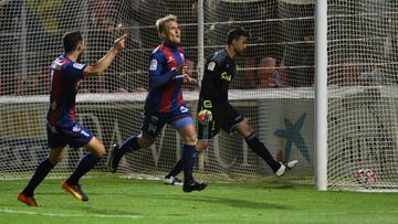 El mejor Huesca no encuentra el camino al playoff
