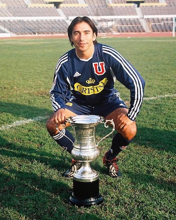 Marco Olea, con el título del Apertura 2004.