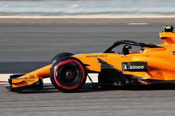 BAHRAIN, BAHRAIN - APRIL 07: Stoffel Vandoorne of Belgium driving the (2) McLaren F1 Team MCL33 Renault on track during final practice for the Bahrain Formula One Grand Prix at Bahrain International Circuit on April 7, 2018 in Bahrain, Bahrain. (Photo by 