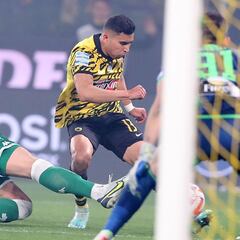 Orbelín PIneda y AEK sueñan con el título de la Superliga Griega