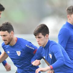 Zaragoza, Ponferradina y Rayo sondearon a Larra, que se queda