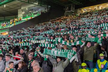 Aficionados del Celtic en el Celtic Park en Glasgow.