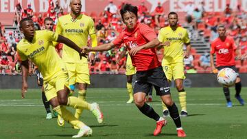 GRAF3970. PALMA DE MALLORCA, 19/09/2021.- El delantero del Mallorca Take Kubo (d) durante el partido correspondiente a la quinta jornada de la LaLiga de Primera Divisi&oacute;n disputado entre el RCD Mallorca y el Villarreal, este domingo en el estadio de