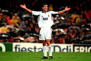 La misteriosa cara de Figo en su presentación con el Madrid