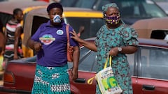 FILE PHOTO: Women wear face masks at Dutse Alhaji market, as authorities race to contain the coronavirus disease (COVID-19) in Abuja, Nigeria May 2, 2020. REUTERS/Afolabi Sotunde/File Photo