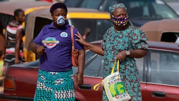 FILE PHOTO: Women wear face masks at Dutse Alhaji market, as authorities race to contain the coronavirus disease (COVID-19) in Abuja, Nigeria May 2, 2020. REUTERS/Afolabi Sotunde/File Photo