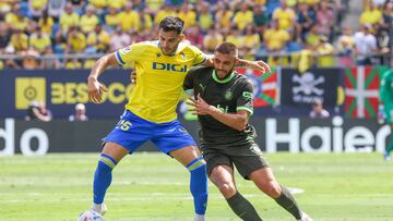 07/10/23 PARTIDO PRIMERA DIVISION CADIZ - GIRONA MAXI GOMEZ CON DAVID LOPEZ