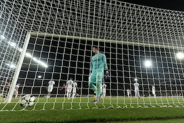 3-0. Pedri lanza una falta en la línea de fondo del lateral derecho e Íñigo Martínez, con un poderoso salto, remata de cabeza al palo izquierdo del guardameta austriaco, Marvin Keller, y anota el tercer gol azulgrana el minuto 36 de partido.