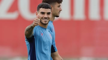 Isaac Romero, este jueves en el entrenamiento del Sevilla.