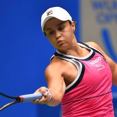 Barty avanza a cuartos de final y Halep se retira por lesión