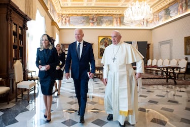 El Papa Francisco se reúne con el presidente estadounidense Joe Biden y la primera dama Jill Biden en el Palacio Apostólico el 29 de octubre de 2021 en la Ciudad del Vaticano, Vaticano.
