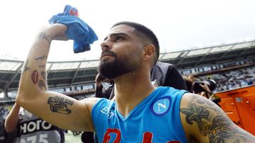 Soccer Football - Serie A - Torino v Napoli - Stadio Olimpico Grande Torino, Turin, Italy - May 7, 2022 Napoli&#039;s Lorenzo Insigne gives his jersey to fans after the match REUTERS/Massimo Pinca