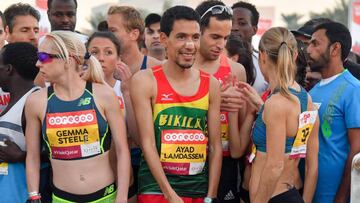 La atleta brit&aacute;nica Gemma Steel (izquierda), los espa&ntilde;oles Ayad Lamdassem  e Iv&aacute;n Fern&aacute;ndez y la portuguesa Monica Silva, en la salida de la sexta edici&oacute;n de la Media Marat&oacute;n de Doha.