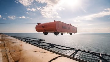 EEUU lanza coches al agua desde su portaaviones más moderno