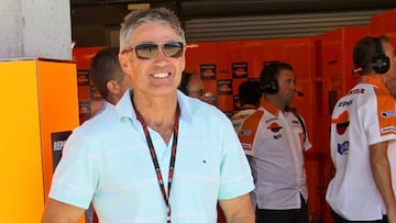 Doohan, sonriente en el box del Repsol Honda.