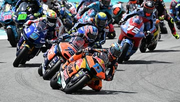 La salida de Moto2 con Vietti en cabeza.