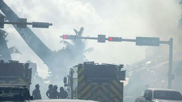 Surfside (United States), 25/06/2021.- Miami-Dade Rescue team is working on the partially collapse of a 12-story condominium building in Surfside, Florida, USA, 25 June 2021. Miami-Dade Mayor Daniella Levine Cava said earlier in the morning on 25 June tha