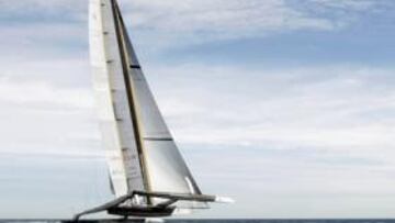 <b>EL ASPIRANTE. </b>BMW Oracle realizó ayer el último entrenamiento para preparar la competición en la que intentará arrebatarle la Copa de las 100 Guineas al Alinghi.