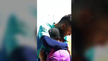 Pequeño hincha de la U emocionó a Chile en Navidad y ahora cumplió un sueño: momento inolvidable
