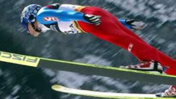 <b>VOLÓ MÁS QUE NUNCA.</b> El noruego estableció una plusmarca en Planica, Eslovenia.