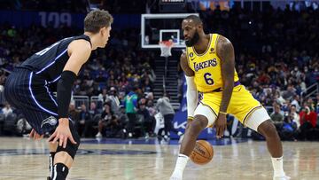 LeBron y Westbrook impulsaron a los Lakers para rascar una victoria que reduce la tensión. A Banchero le tembló el pulso en su primera cita con el Rey.