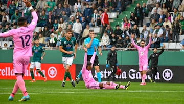 Manzanara, tras cometer un error que acabó en gol del Eldense.